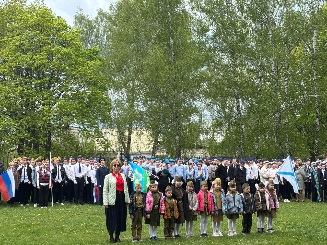Смотр песни и строя «Парадным шагом».